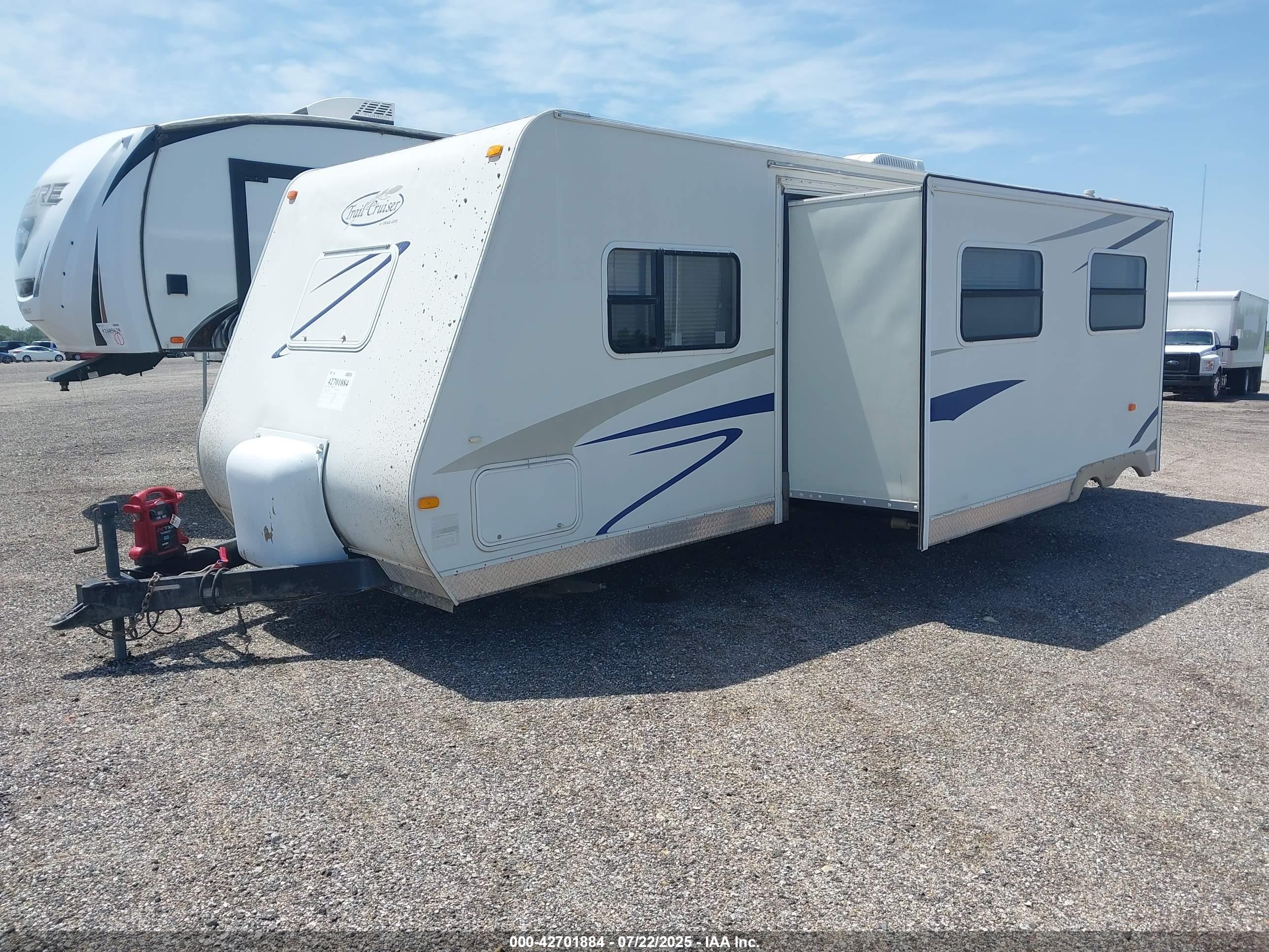 2008 R-VISION R-Vision — VIN 4WYT02S2081213419 — photo 2
